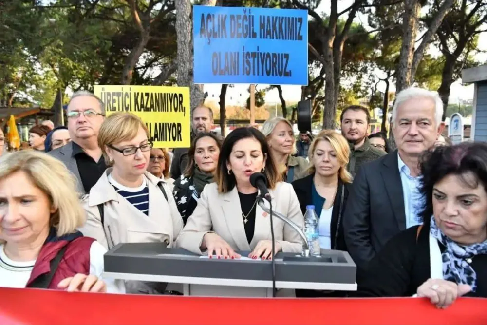 CHP KADIN KOLLARI YOKSULLUĞA KARŞI EYLEM DÜZENLEDİ...