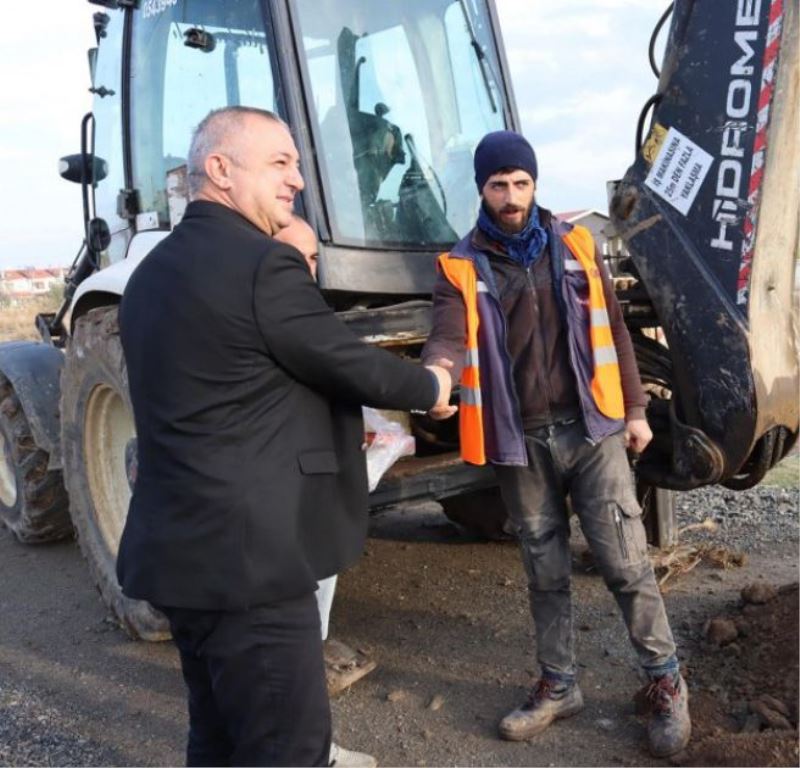 SAHİL ŞERİDİNE DOĞAL GAZ HATTI DÖŞEMEYE BAŞLANDI...